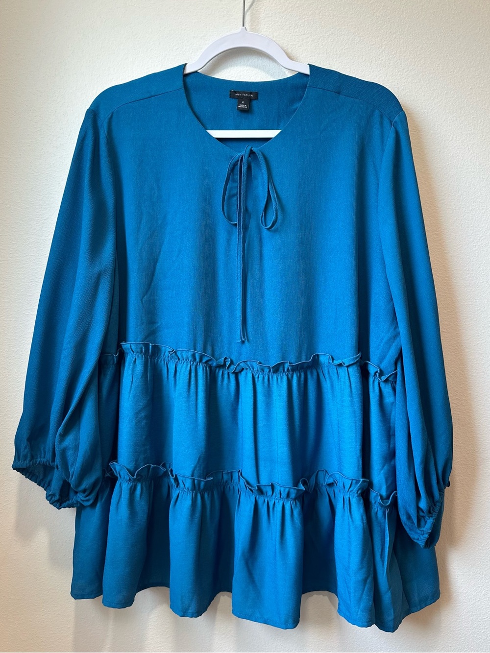 Ann Taylor XL Teal Blue Tiered Ruffle Tie Neck Flowy Blouse